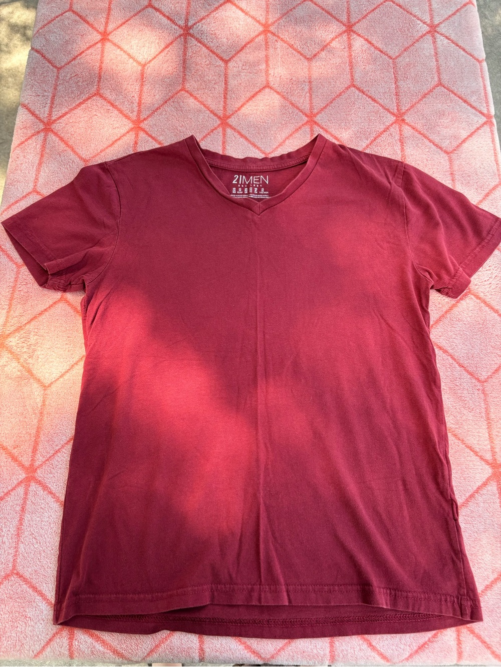 Forever 21 Men's Short-Sleeve V-Neck Tee in Burgundy
